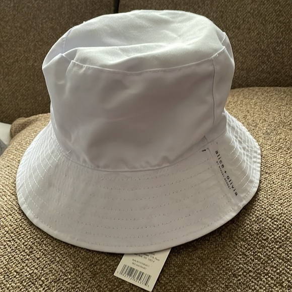 Alice+Olivia Reversible Bucket Hat NWT - Picture 7 of 8